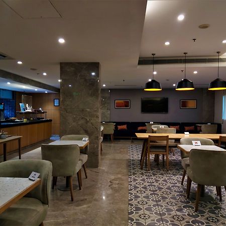 Holiday Inn Express Ahmedabad Prahlad Nagar By Ihg Extérieur photo