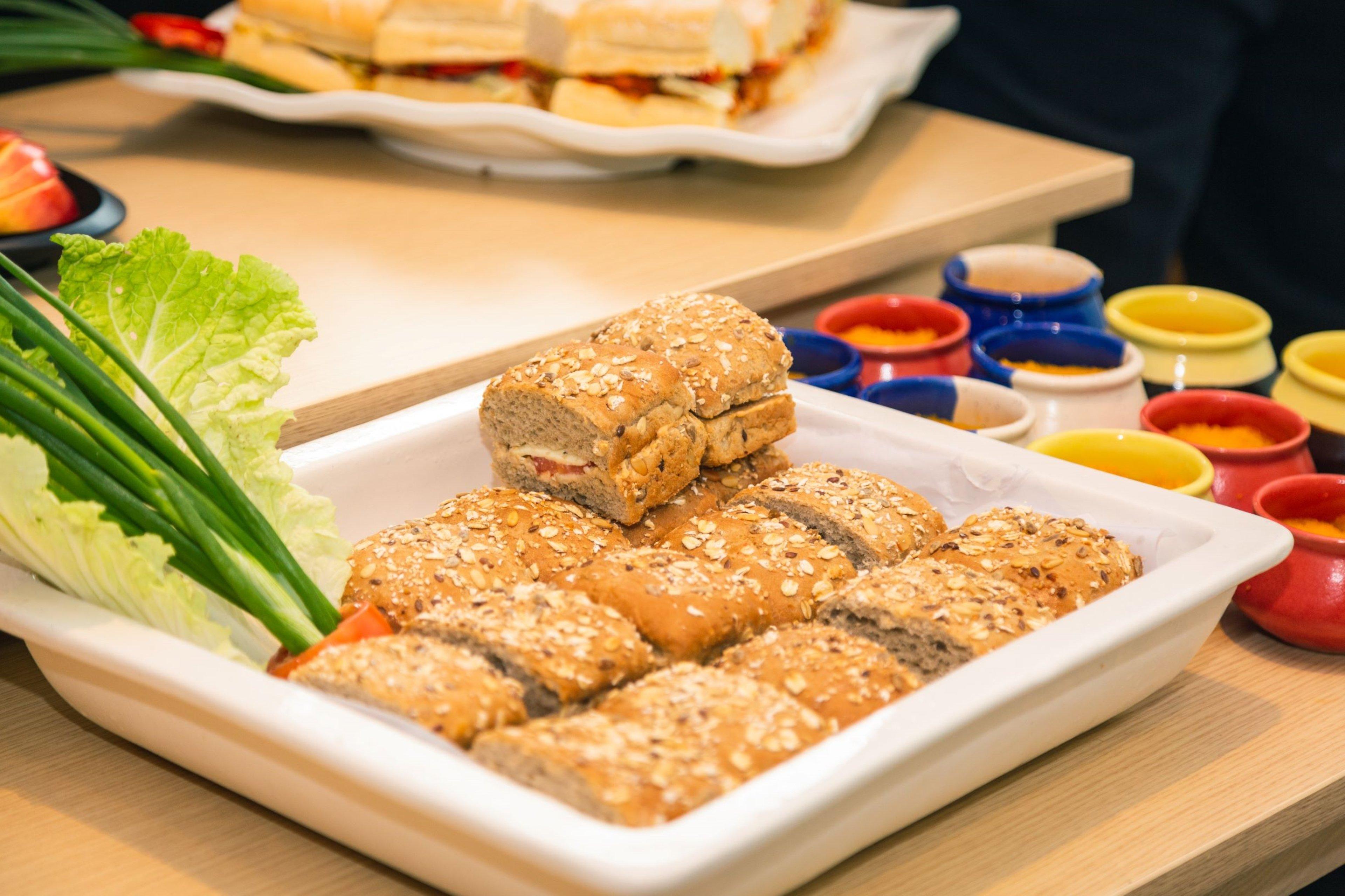 Holiday Inn Express Ahmedabad Prahlad Nagar By Ihg Extérieur photo