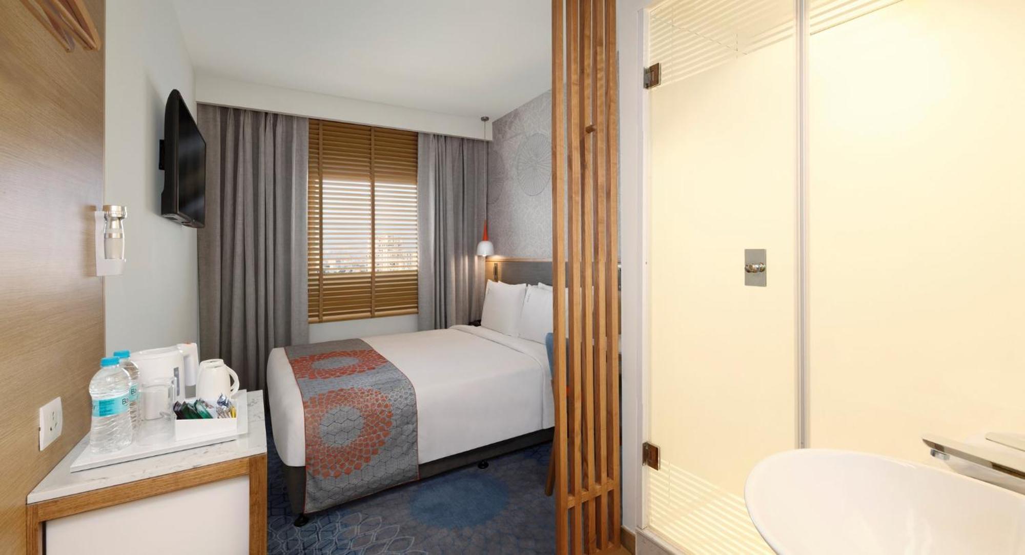 Holiday Inn Express Ahmedabad Prahlad Nagar By Ihg Extérieur photo