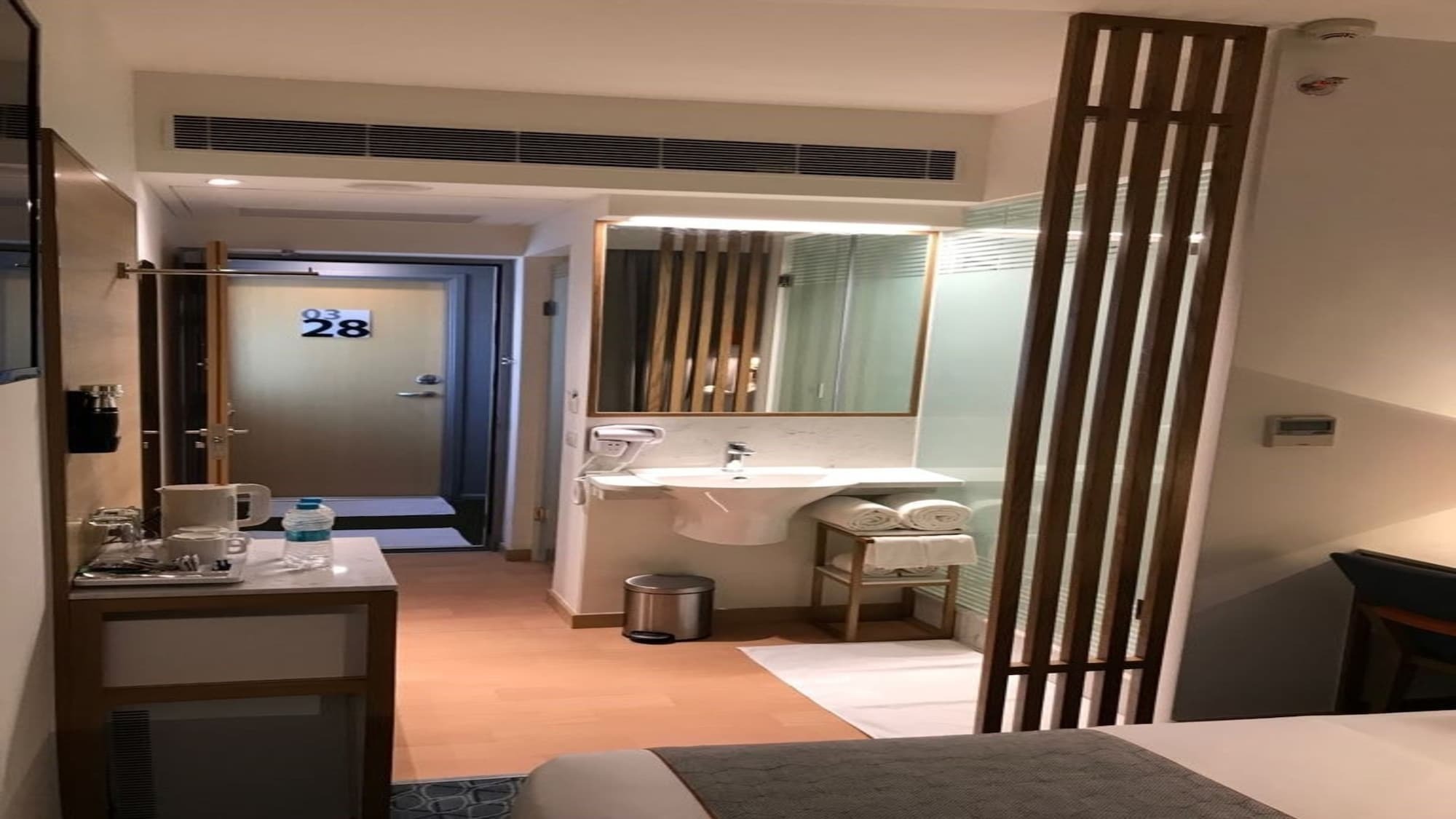 Holiday Inn Express Ahmedabad Prahlad Nagar By Ihg Extérieur photo