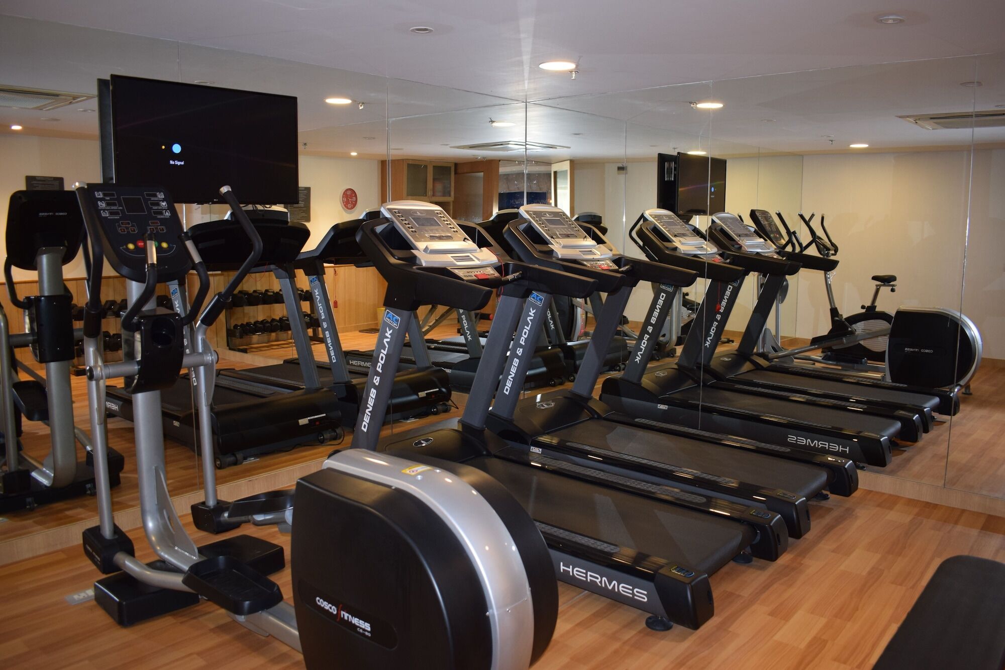 Holiday Inn Express Ahmedabad Prahlad Nagar By Ihg Extérieur photo